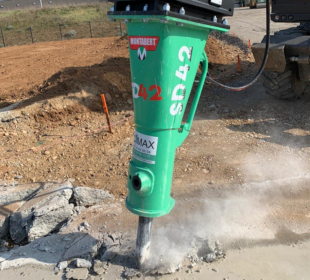 Montabert SD42 compact hydraulic breaker