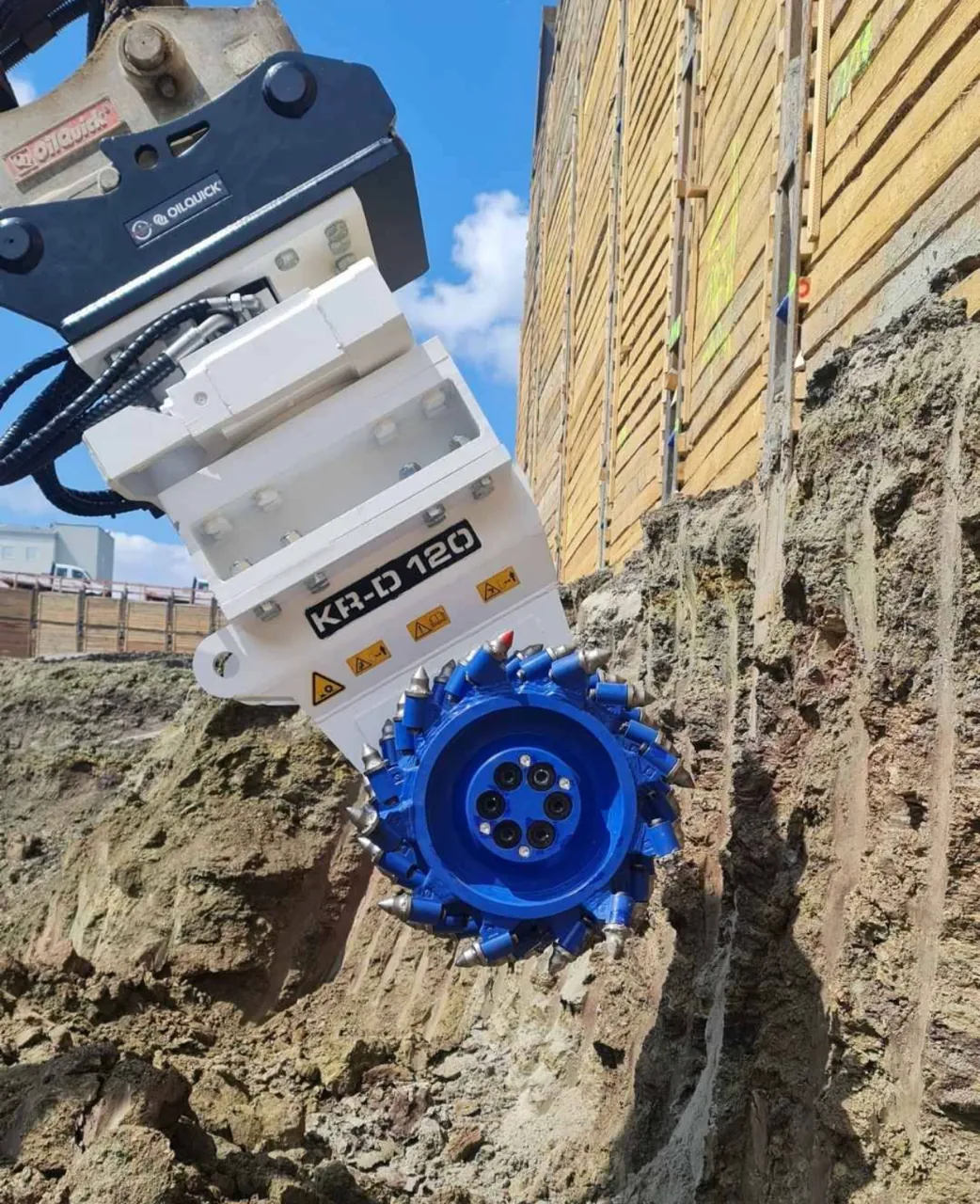 Kemroc KR-D 120 drum cutter on OilQuick coupler trenching clay