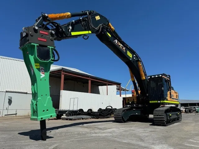Hyundai HX400 with Montabert V57 variable breaker on OilQuick OQ80 coupler